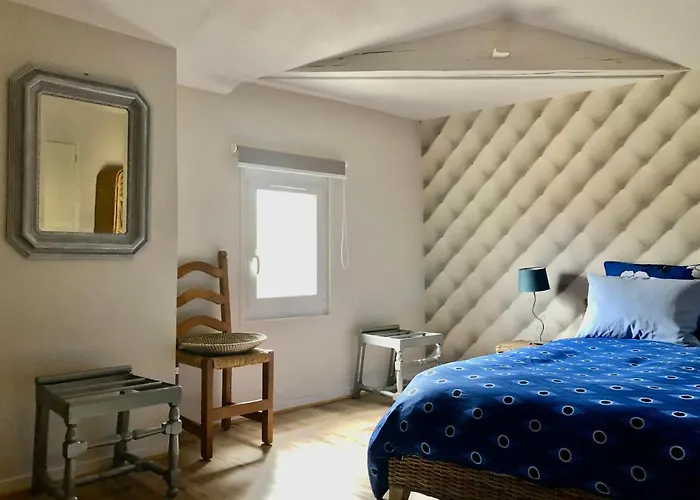 Le Numero 15 3* Saint-Seurin-sur-l'Isle