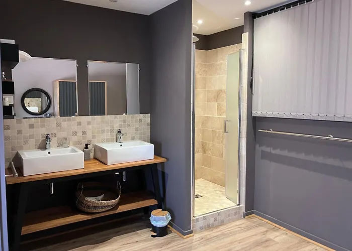 Le Numero 15 3* Saint-Seurin-sur-l'Isle